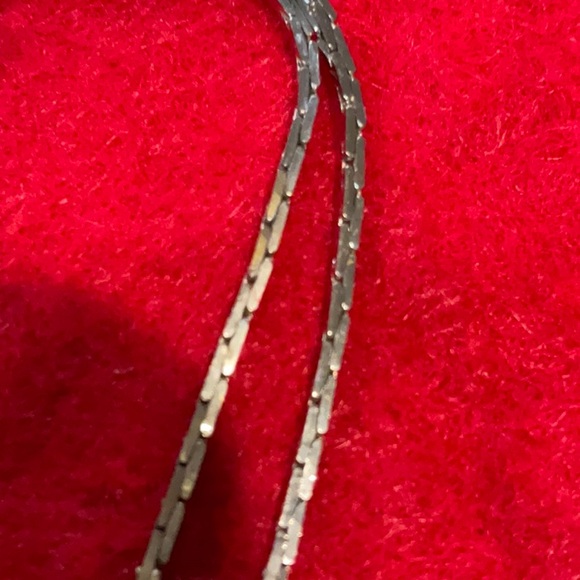 2 necklaces. - Oval necklace, silver tone and silver tone chain 22”. - Picture 6 of 6